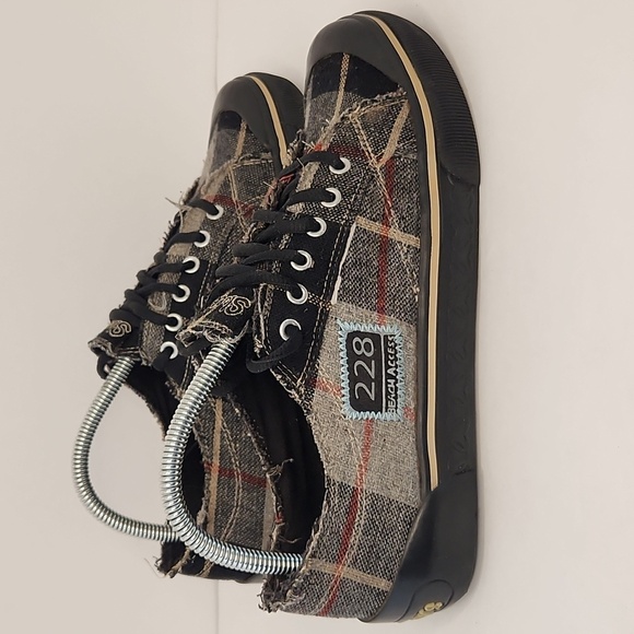 Shoes - Sketchers beach access sneakers